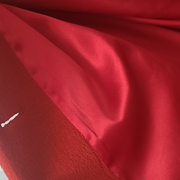 This Beautiful Red Coat Is Made Of Cashmere. scarf included - Picture 6 of 8